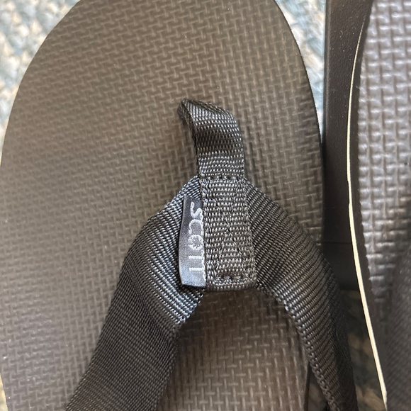 Men’s Scott Sandals size 11 - Picture 2 of 3